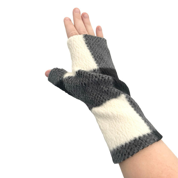 Super soft chunky checkered fleece gloves 